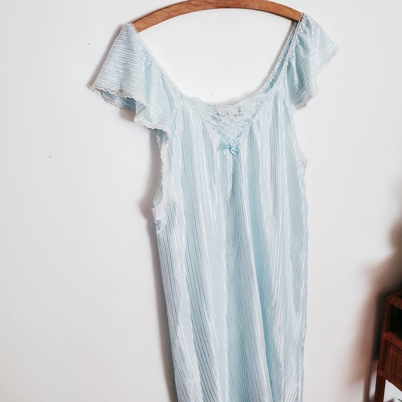 Vintage ribbed nightgown - Picture 2 of 6